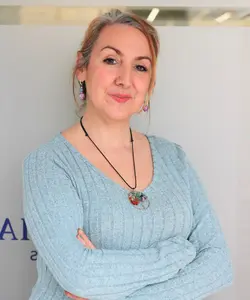 Jessica Jiménez, profesional dedicada al análisis económico de vehículos en Gerona